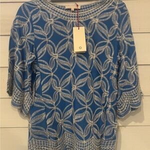 Solitaire NWT Blue and White Geometric Blouse